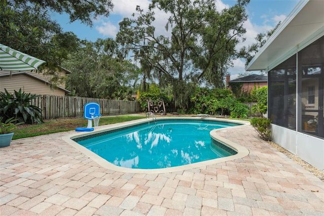 413 MONTROSE AVENUE, Temple Terrace, FL 33617