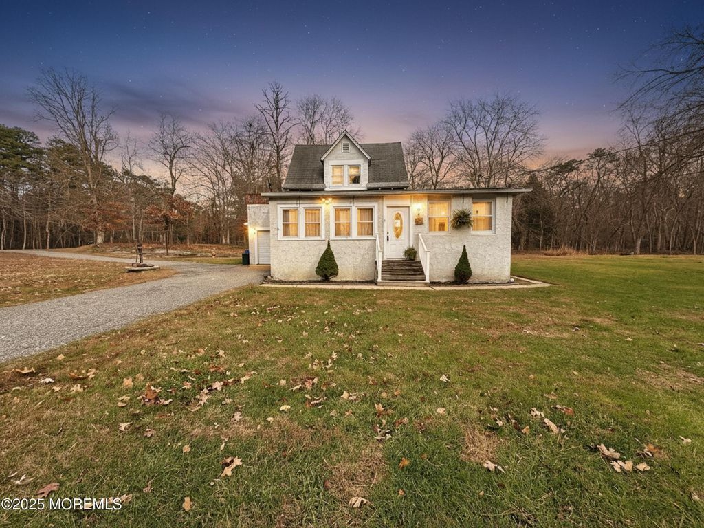 5 Pittenger Pond Road, Freehold, NJ 07728