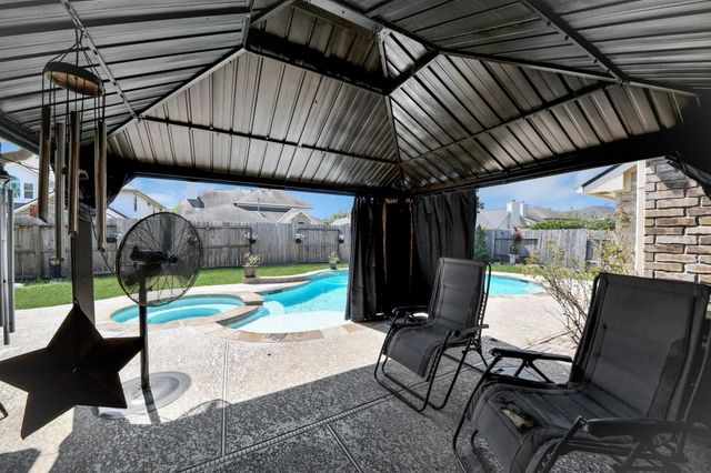 414 Willow Pointe Drive, League City, TX 77573