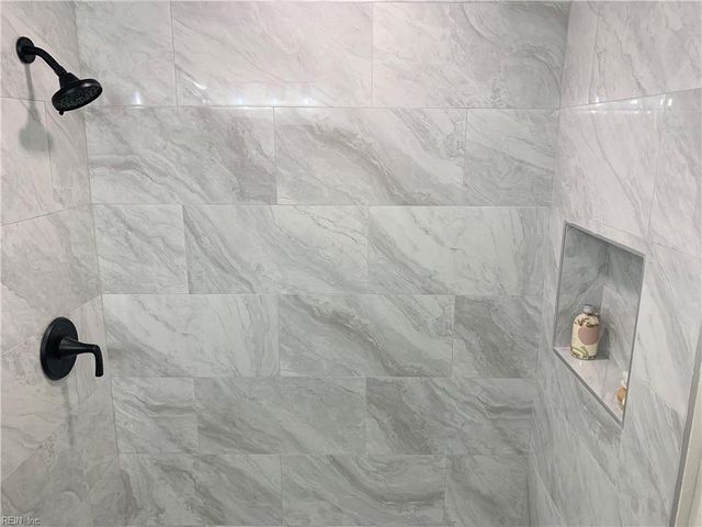1001 Sean DR, Chesapeake, VA 23323