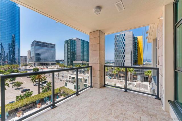1199 Pacific HWY 704, San Diego, CA 92101