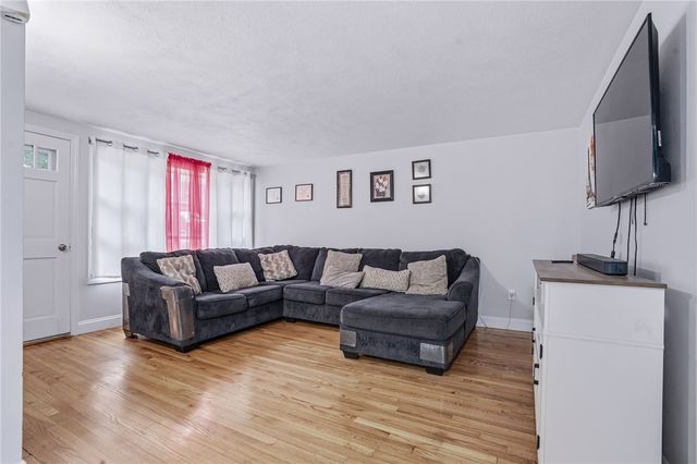 5 Packard Avenue, Warwick, RI 02886