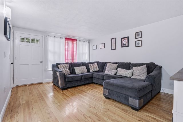 5 Packard Avenue, Warwick, RI 02886