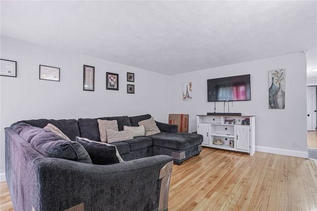 5 Packard Avenue, Warwick, RI 02886