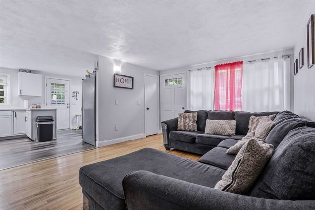 5 Packard Avenue, Warwick, RI 02886