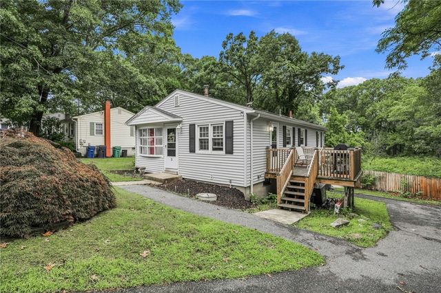5 Packard Avenue, Warwick, RI 02886