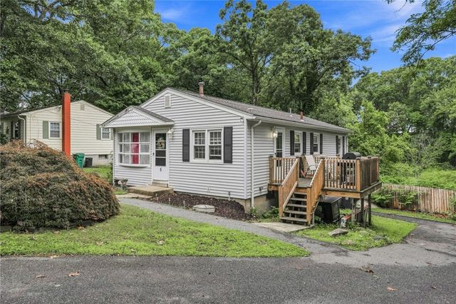 5 Packard Avenue, Warwick, RI 02886