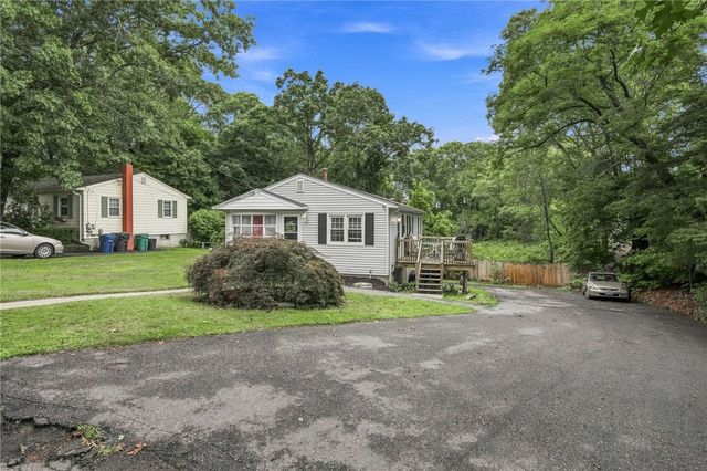 5 Packard Avenue, Warwick, RI 02886