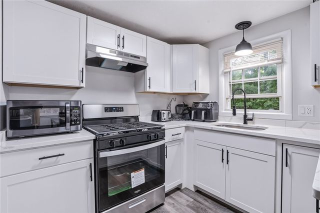 5 Packard Avenue, Warwick, RI 02886