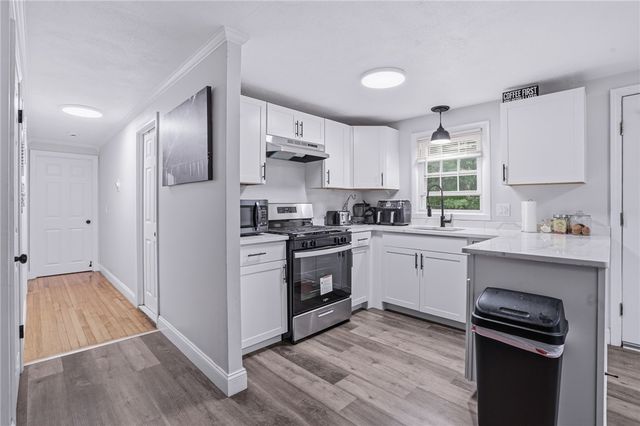 5 Packard Avenue, Warwick, RI 02886