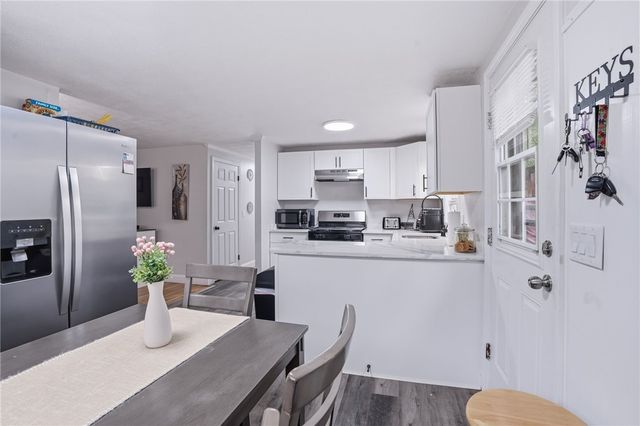 5 Packard Avenue, Warwick, RI 02886