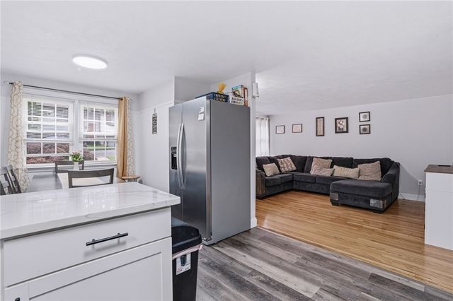 5 Packard Avenue, Warwick, RI 02886