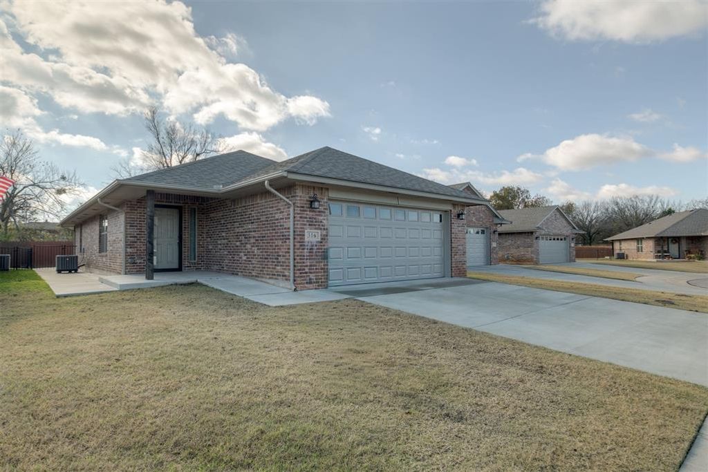 316 SW 4th Place, Newcastle, OK 73065