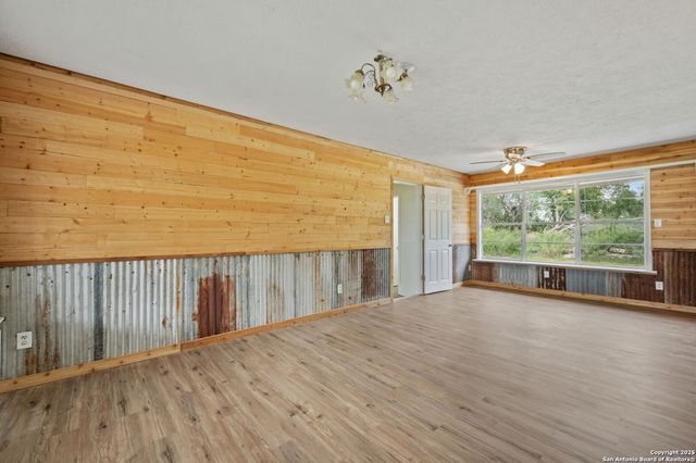 9871 County Road 115, Mineral, TX 78125