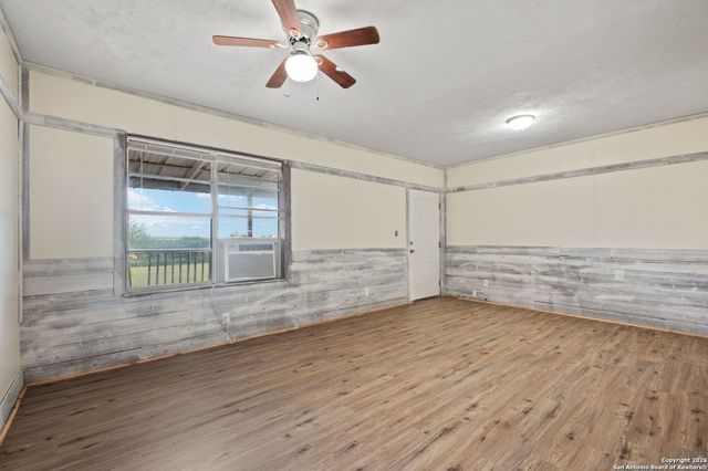 9871 County Road 115, Mineral, TX 78125