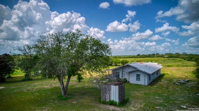 9871 County Road 115, Mineral, TX 78125