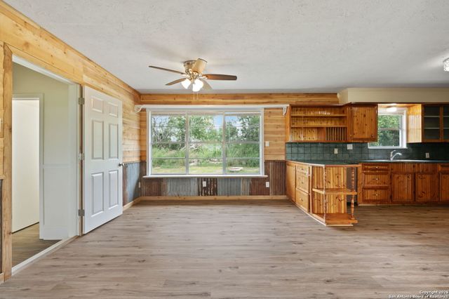 9871 County Road 115, Mineral, TX 78125