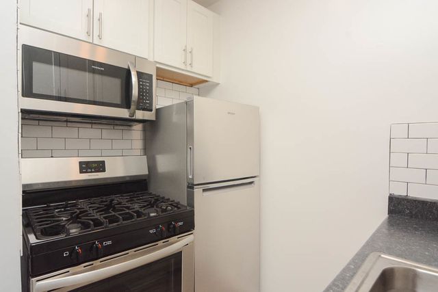 4241 N KENMORE Avenue 110, Chicago, IL 60613