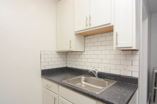4241 N KENMORE Avenue 110, Chicago, IL 60613