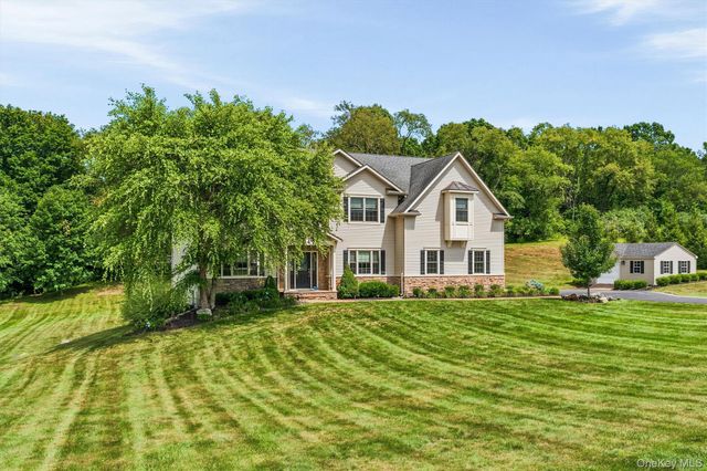 16 Canterbury Lane, Warwick, NY 10990