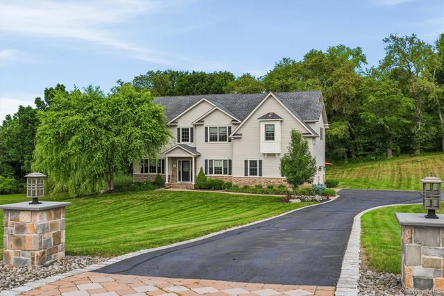 16 Canterbury Lane, Warwick, NY 10990