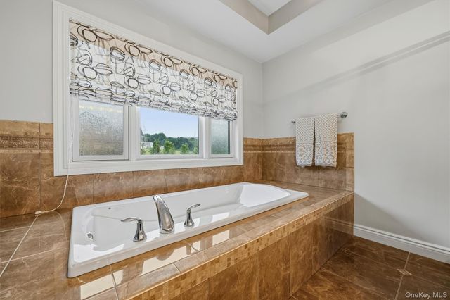 16 Canterbury Lane, Warwick, NY 10990