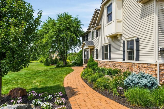 16 Canterbury Lane, Warwick, NY 10990