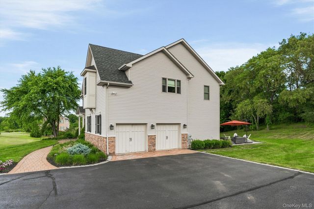 16 Canterbury Lane, Warwick, NY 10990