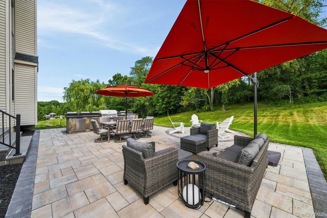 16 Canterbury Lane, Warwick, NY 10990