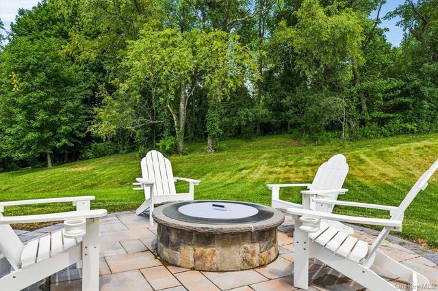 16 Canterbury Lane, Warwick, NY 10990