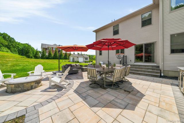 16 Canterbury Lane, Warwick, NY 10990