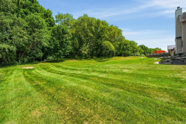 16 Canterbury Lane, Warwick, NY 10990