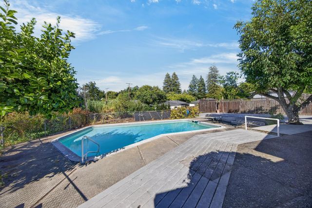 2130 Trimble Way, Sacramento, CA 95825