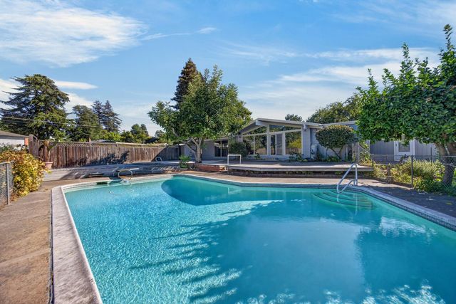 2130 Trimble Way, Sacramento, CA 95825