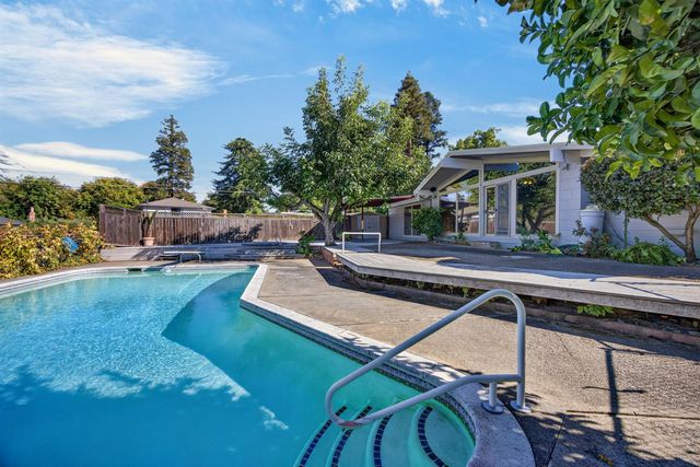 2130 Trimble Way, Sacramento, CA 95825