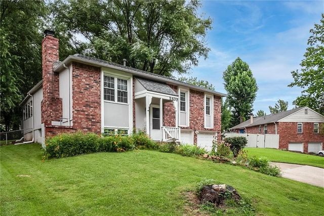 2409 NW Salem Court, Blue Springs, MO 64015