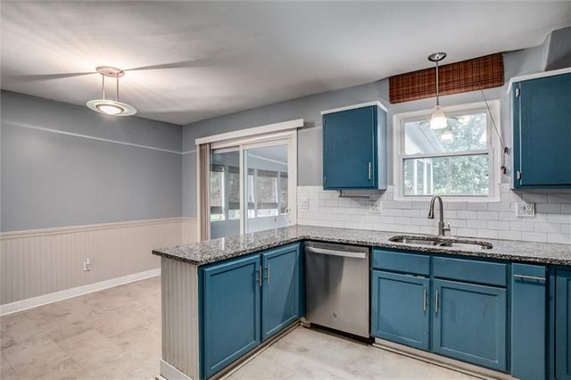 2409 NW Salem Court, Blue Springs, MO 64015