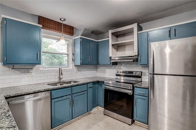 2409 NW Salem Court, Blue Springs, MO 64015