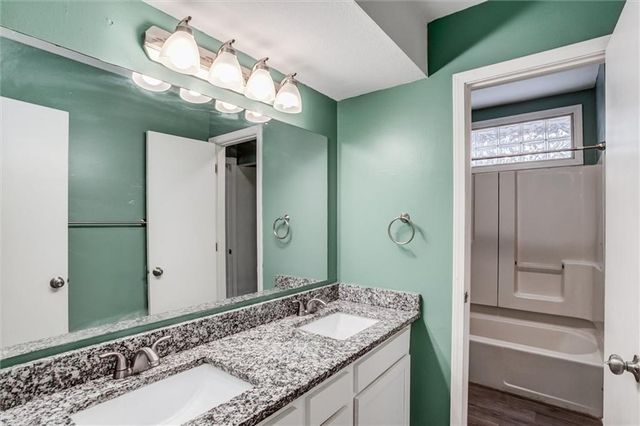 2409 NW Salem Court, Blue Springs, MO 64015