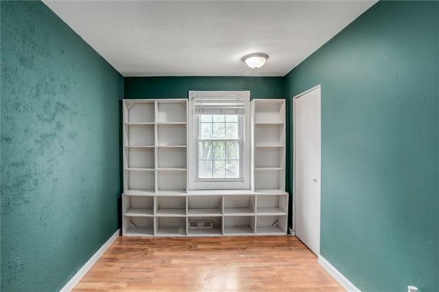 2409 NW Salem Court, Blue Springs, MO 64015