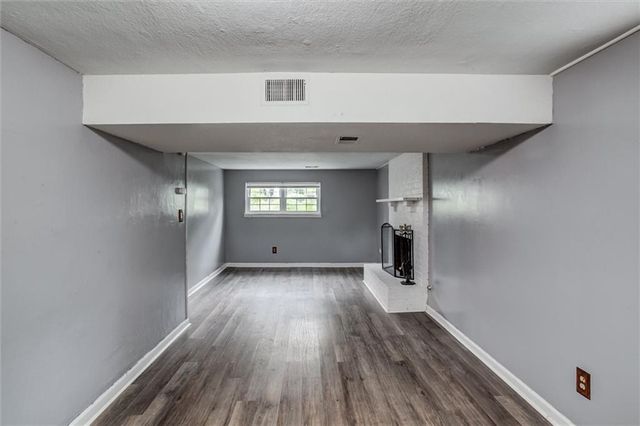2409 NW Salem Court, Blue Springs, MO 64015