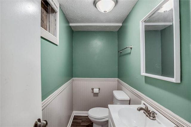 2409 NW Salem Court, Blue Springs, MO 64015
