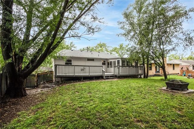2409 NW Salem Court, Blue Springs, MO 64015