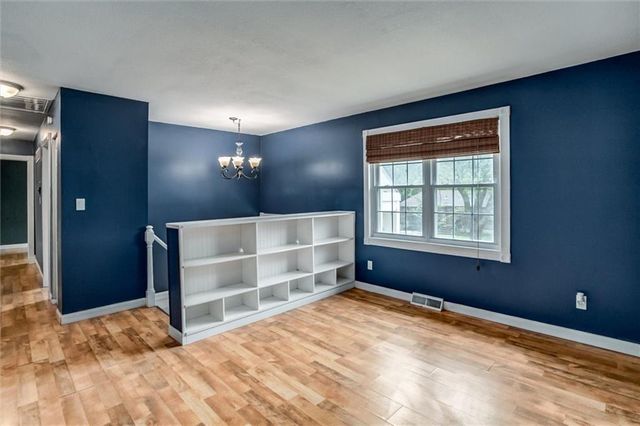2409 NW Salem Court, Blue Springs, MO 64015