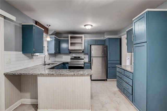 2409 NW Salem Court, Blue Springs, MO 64015