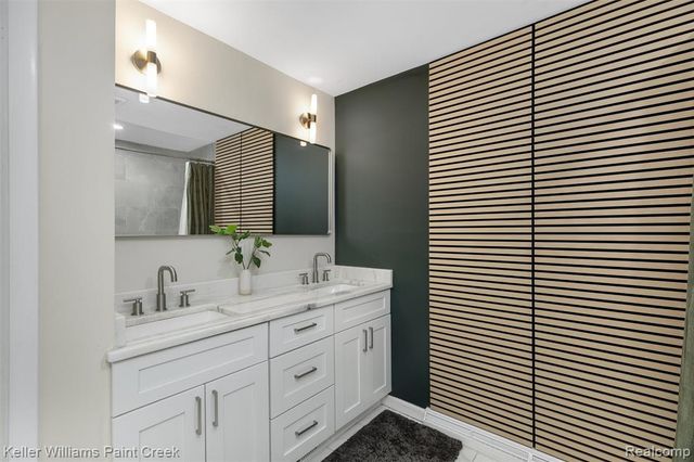 3815 Edgecrest Street, West Bloomfield, MI 48324