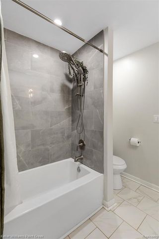 3815 Edgecrest Street, West Bloomfield, MI 48324