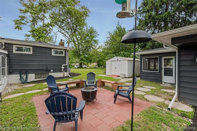 3815 Edgecrest Street, West Bloomfield, MI 48324