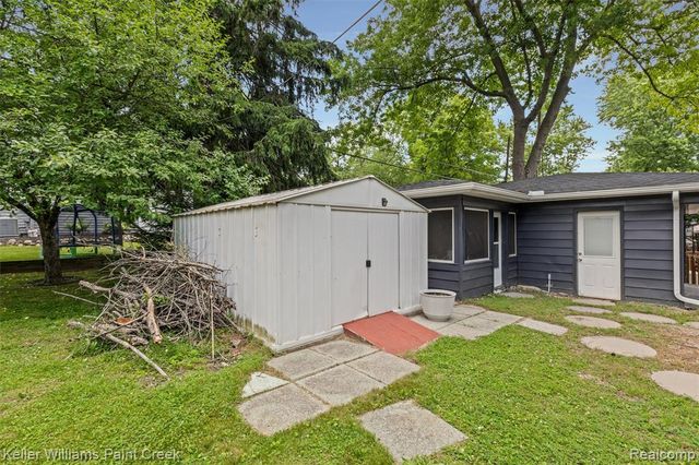 3815 Edgecrest Street, West Bloomfield, MI 48324