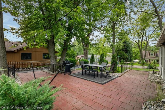 3815 Edgecrest Street, West Bloomfield, MI 48324